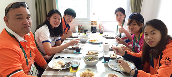 ขนไก่บุกไทยเฮาส์หม่ำอาหารไทย