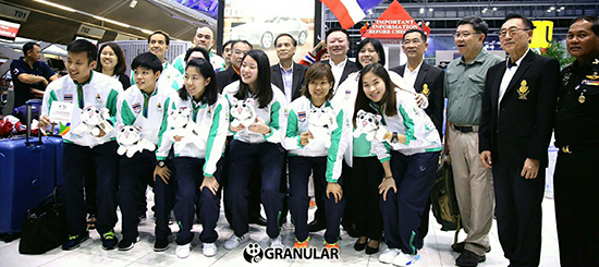 คณะนักกีฬาแบดมินตันชุดโอลิมปิก 2016 ออกเดินทางจากสนามบินสุวรรณภูมิ คืนวันอาทิตย์ที่ 31 กค. (01:35 น.ของวันที่ 1 สค.)  