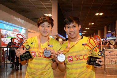 บาส-ปอป้อ คู่ผสมรองแชมป์เอเชีย 2017 เดินทางกลับถึงไทยแล้ว