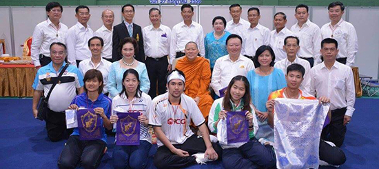 คุณหญิงปัทมา ลีสวัสดิ์ตระกูล นายกสมาคมกีฬาแบดมินตันแห่งประเทศไทย ในพระบรมราชูปถัมภ์ จัดพิธีเจริญพระพุทธมนต์ โดยท่านเจ้าคุณธงชัย 