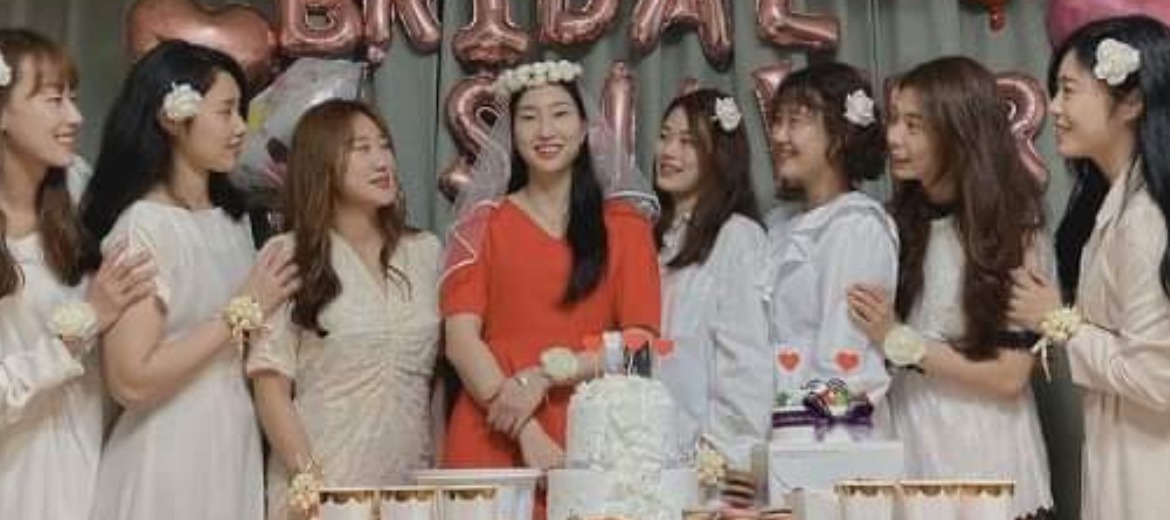 SUNG Ji Hyun โชว์ชุดพร้อมเป็นเจ้าสาวกับเพื่อนนักแบด